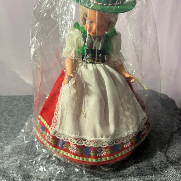 Vintage Swiss Alpine Tyrolean Girl 8.5" Doll Traditional Outfit Mint Condition - Picture 2 of 7